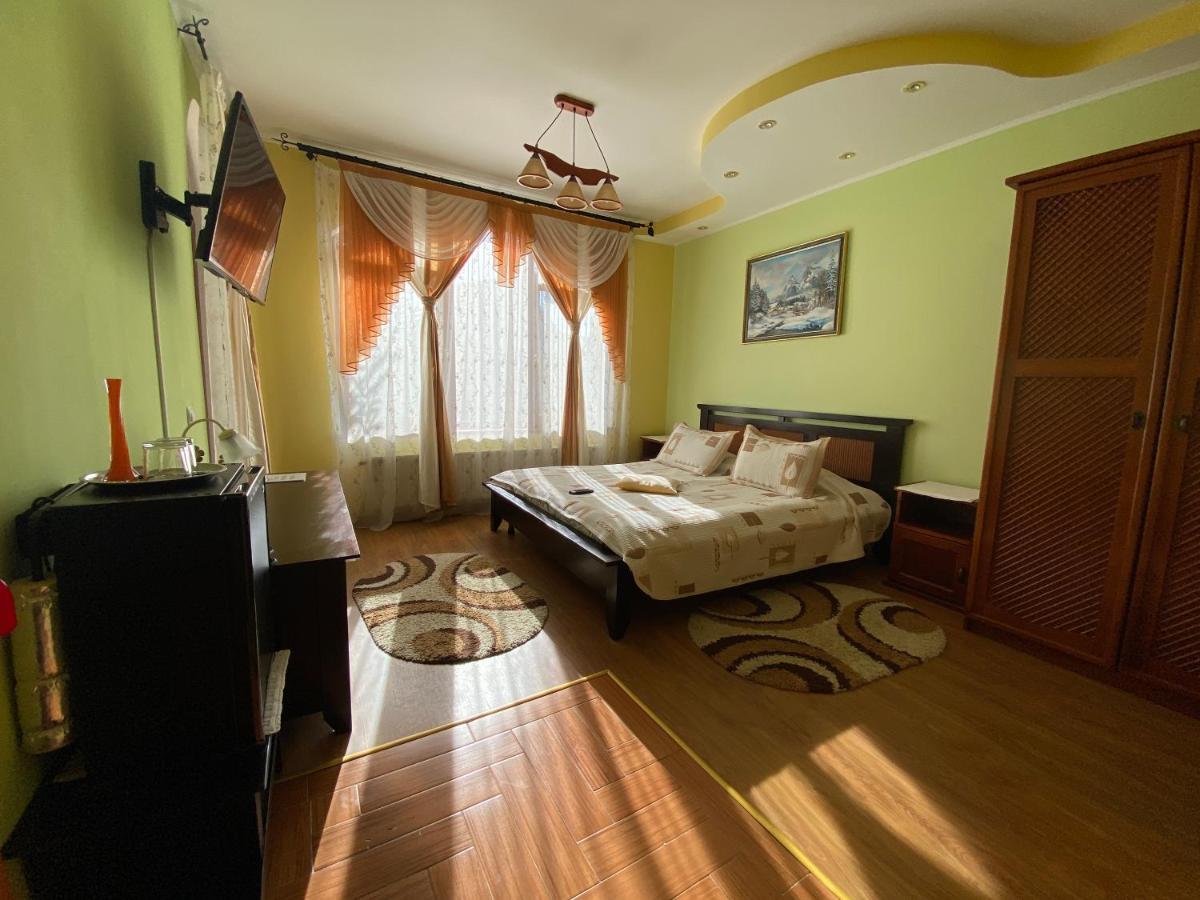 פויאנה ברשוב Pensiunea Crocus - Sauna & Billiard מראה חיצוני תמונה