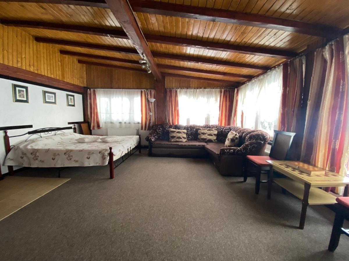 פויאנה ברשוב Pensiunea Crocus - Sauna & Billiard מראה חיצוני תמונה