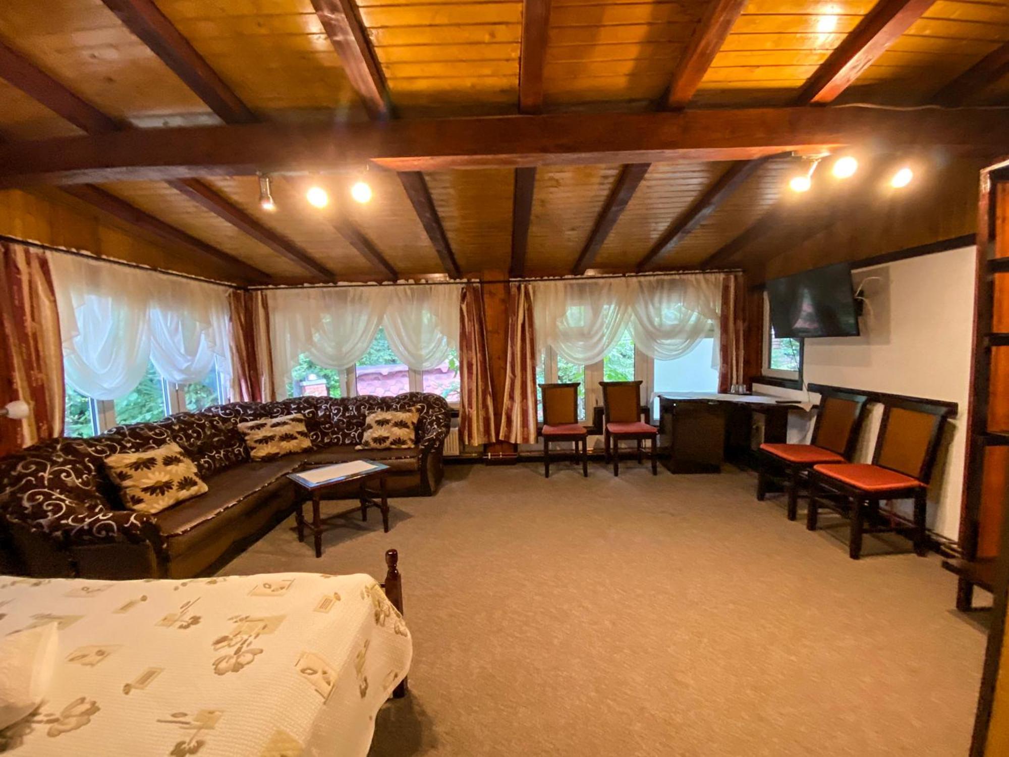 פויאנה ברשוב Pensiunea Crocus - Sauna & Billiard חדר תמונה